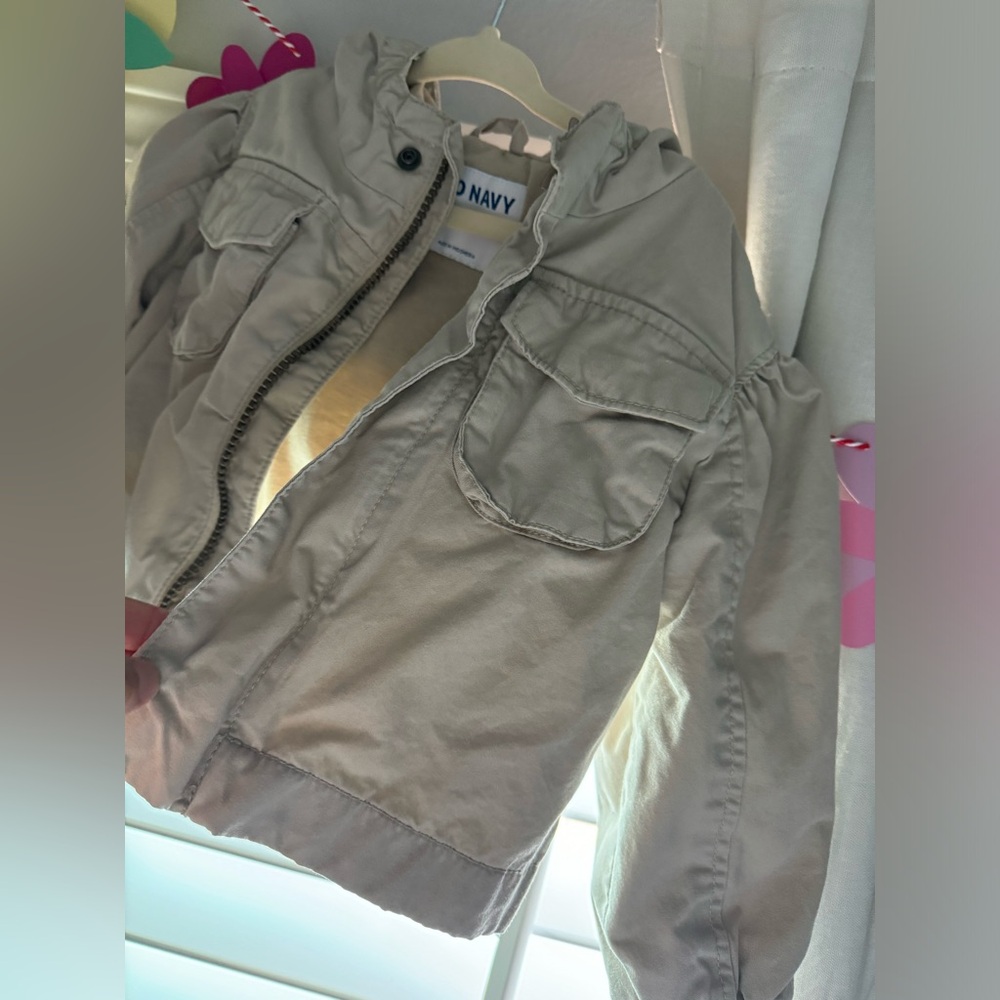 Perfect spring kaki old navy jacket for cool spring evenings